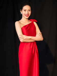 巨胸美女给男人狂摸